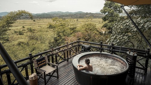 hot tub at Four Seasons Tented Camp